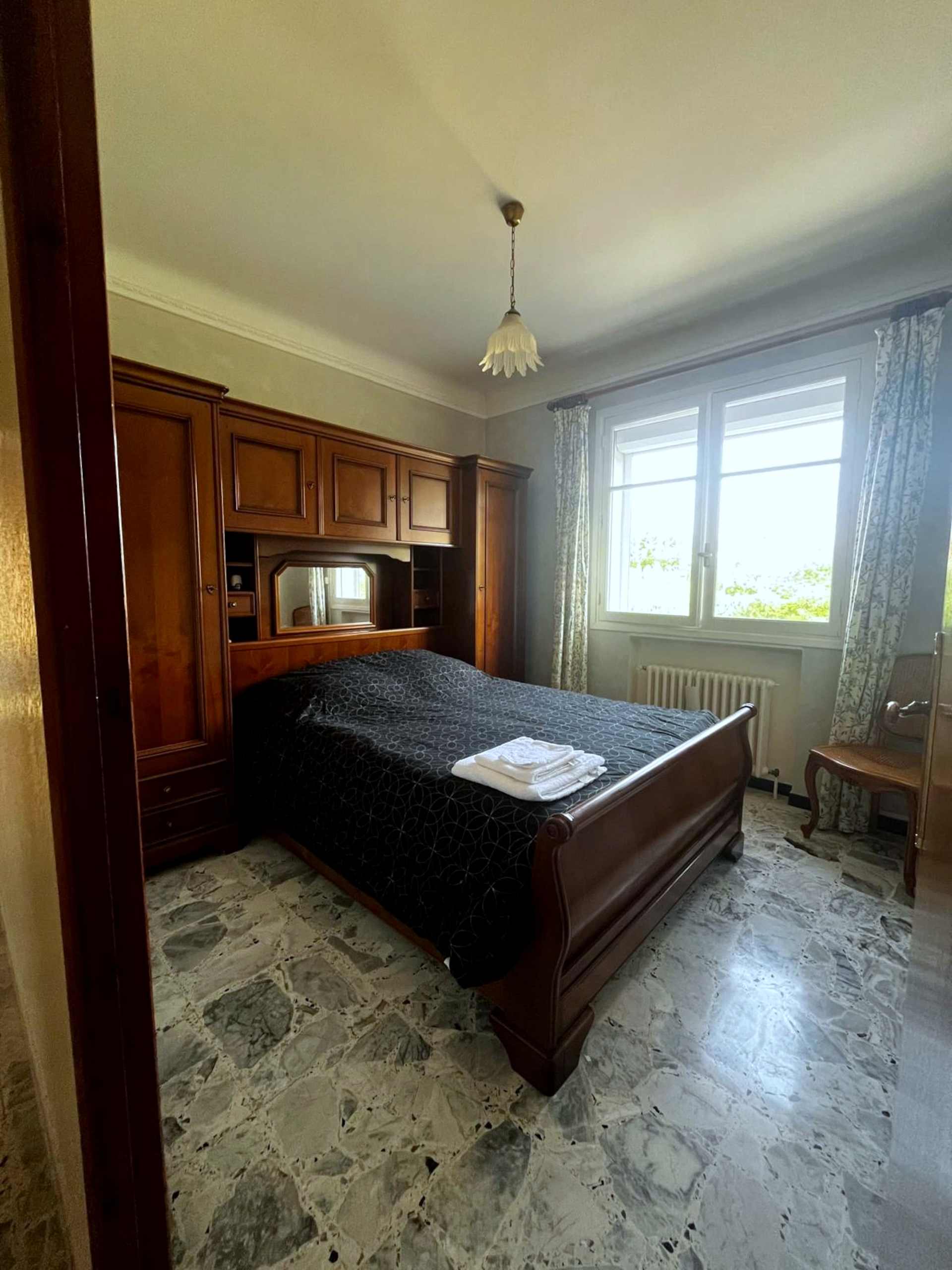 La chambre au lit double.