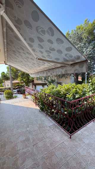 Terrasse surélevée, villa au Luc